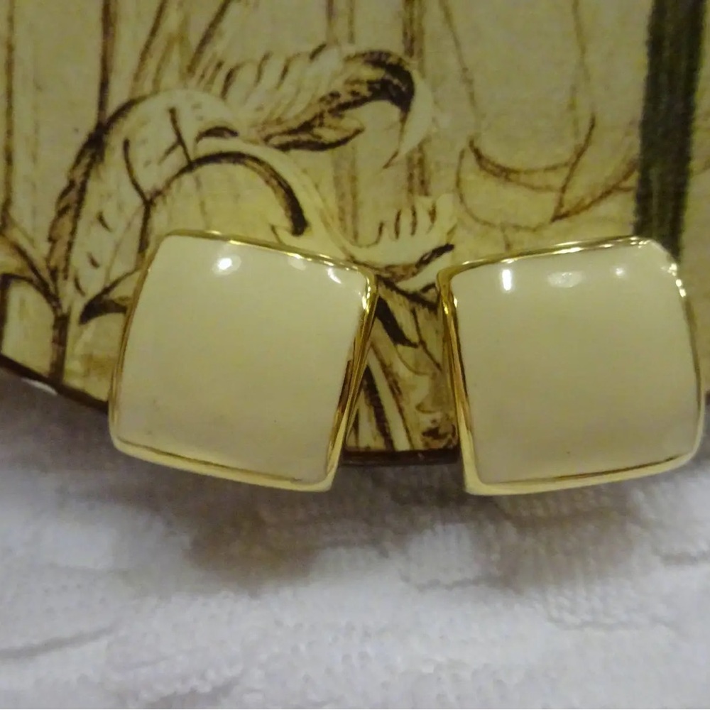 Vintage M Jent Clip on